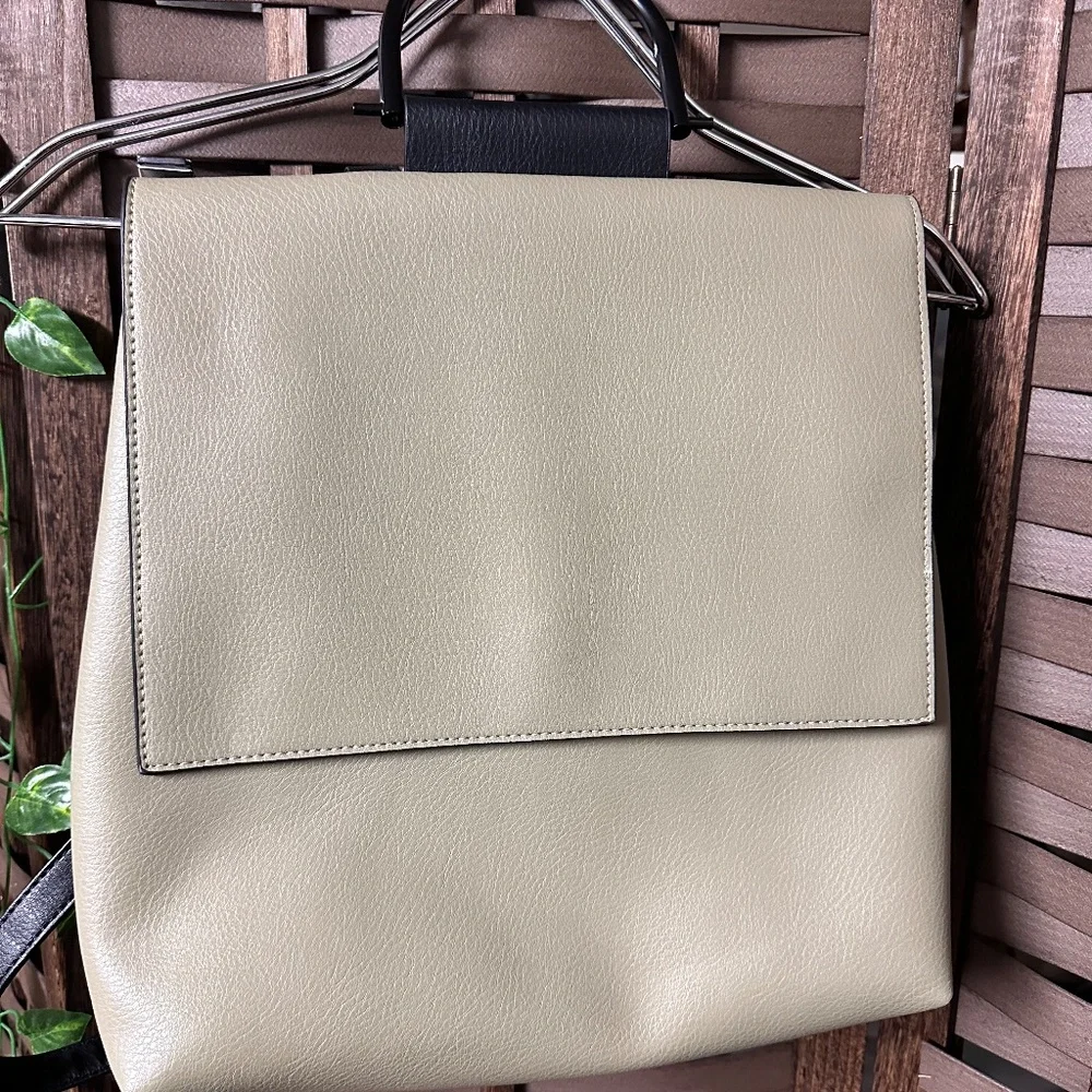 Backpack - Picture 4 of 13